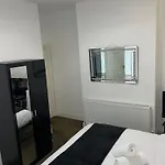 Favourite Ensuite * Μίντλεσμπρο